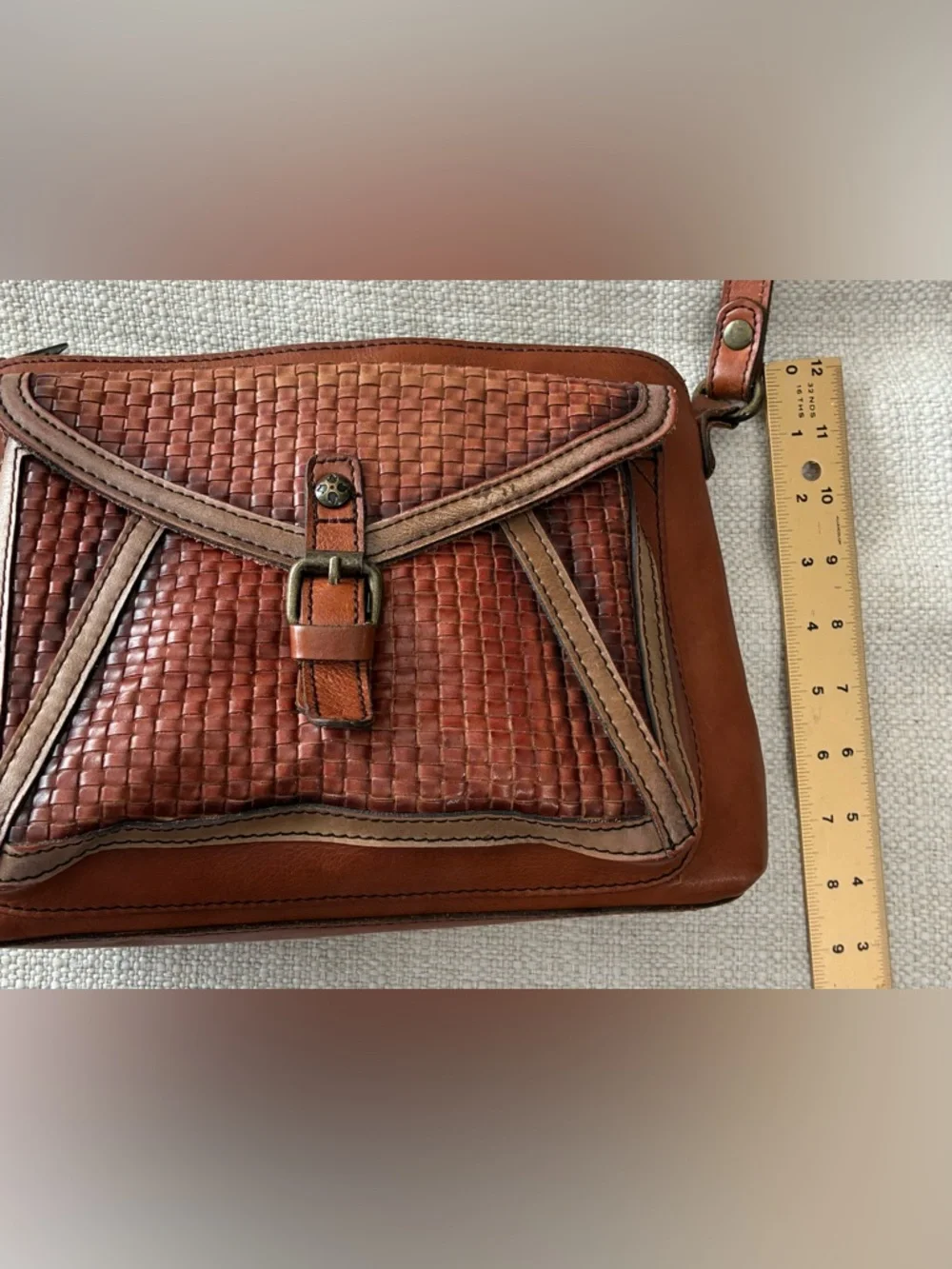 Patricia Nash EUC Avellino
Basketweave Tan Genuine
Leather Crossbody - Picture 13 of 16